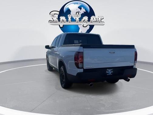 Platinum White Pearl 2025 Honda Ridgeline RTL+