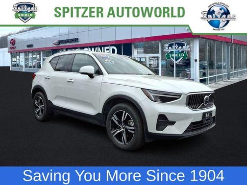 2025 Volvo XC40 B5 Core Bright Theme
