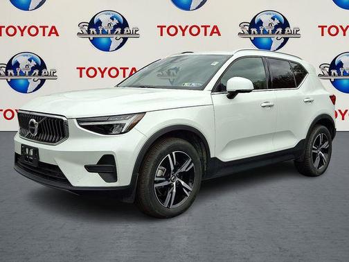 2025 Volvo XC40 B5 Core Bright Theme