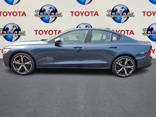 2024 Volvo S60 B5 Core Dark Theme