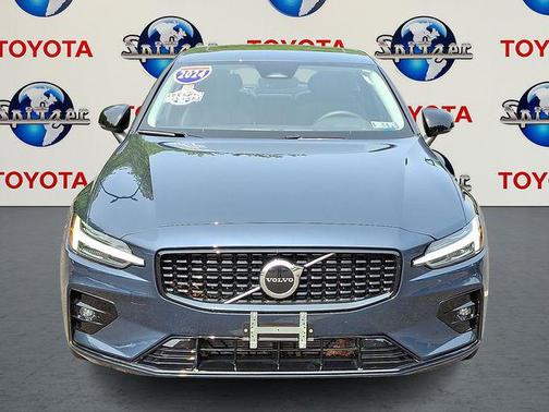 2024 Volvo S60 B5 Core Dark Theme