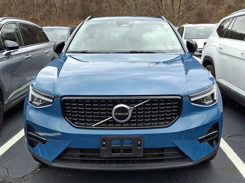 2024 Volvo XC40 B5 Core