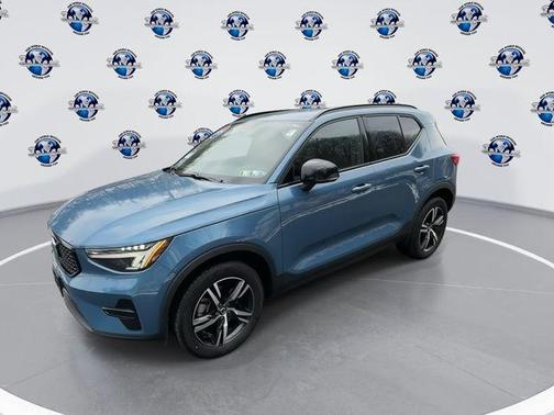 2024 Volvo XC40 B5 Core