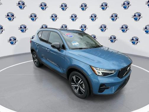 2024 Volvo XC40 B5 Core