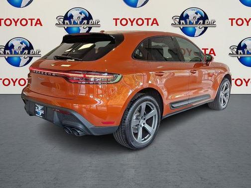 2024 Porsche Macan Base (PDK)