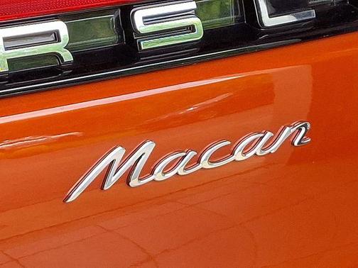 2024 Porsche Macan Base (PDK)