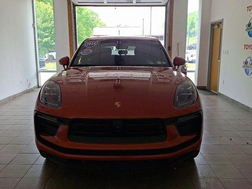 2024 Porsche Macan Base (PDK)