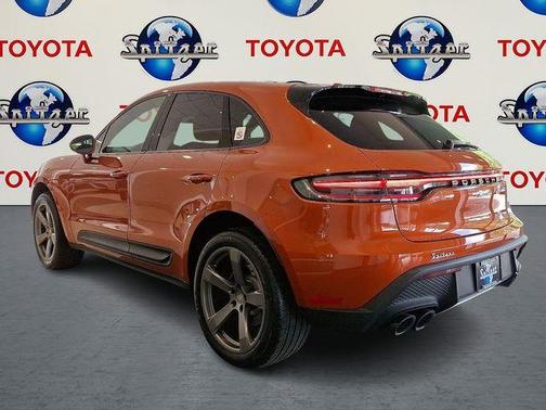 2024 Porsche Macan Base (PDK)