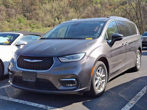 2022 Chrysler Pacifica Touring-L