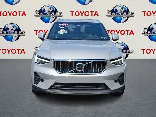 2025 Volvo XC40 B5 Core Bright Theme