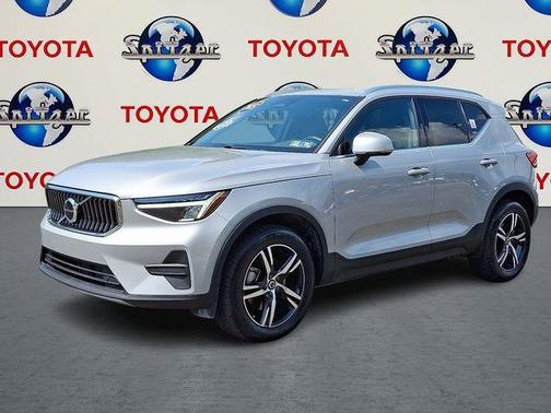 2025 Volvo XC40 B5 Core Bright Theme