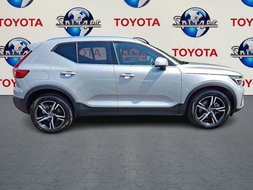 2025 Volvo XC40 B5 Core Bright Theme