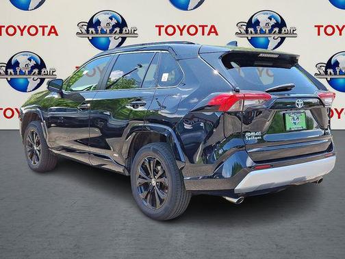 2022 Toyota RAV4 Hybrid SE