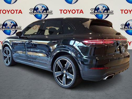 2022 Porsche Cayenne Base (Tiptronic)