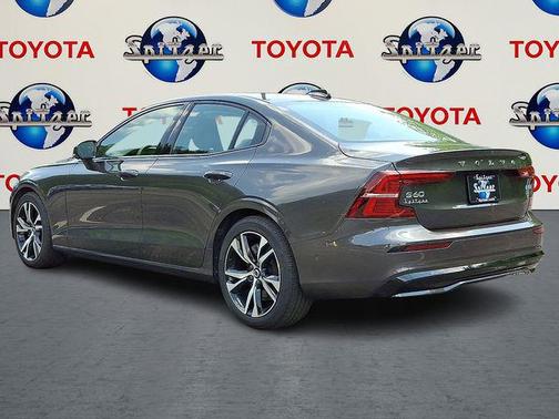 2024 Volvo S60 B5 Plus Dark Theme