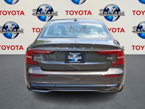 2024 Volvo S60 B5 Plus Dark Theme