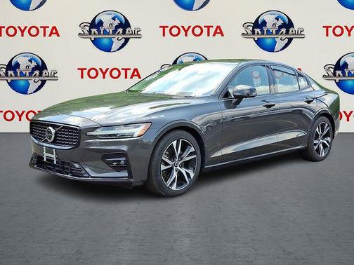 2024 Volvo S60 B5 Plus Dark Theme
