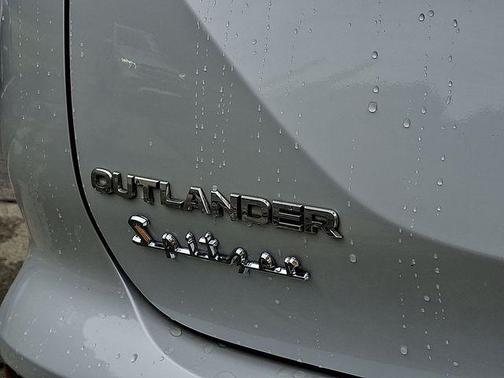 2023 Mitsubishi Outlander SE