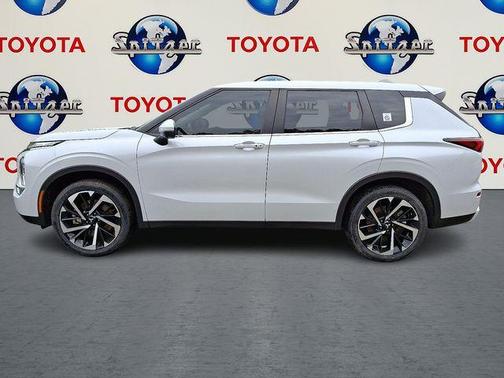 2023 Mitsubishi Outlander SE