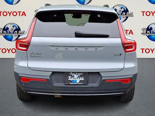 2024 Volvo XC40 B5 Core