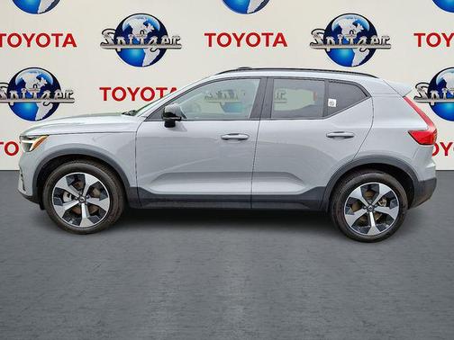 2024 Volvo XC40 B5 Core