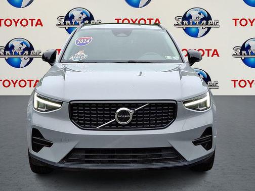 2024 Volvo XC40 B5 Core