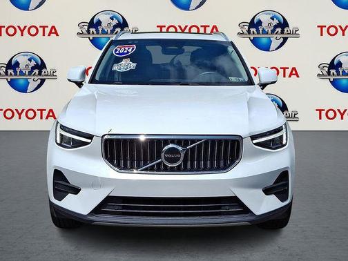 2024 Volvo XC40 B5 Core