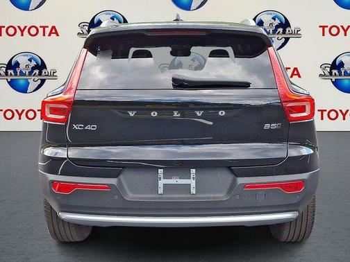 2025 Volvo XC40 B5 Core Bright Theme