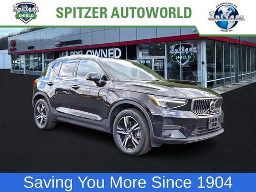 2025 Volvo XC40 B5 Core Bright Theme