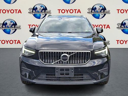 2025 Volvo XC40 B5 Core Bright Theme