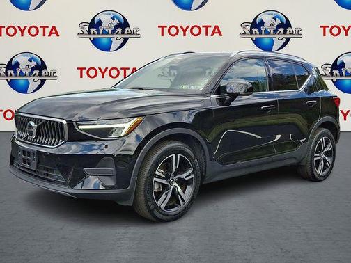 2025 Volvo XC40 B5 Core Bright Theme