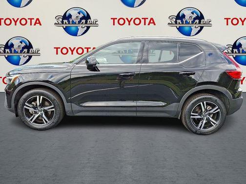 2025 Volvo XC40 B5 Core Bright Theme