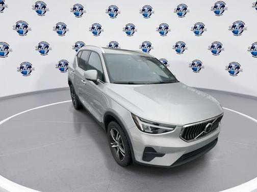 2025 Volvo XC40 B5 Core Bright Theme