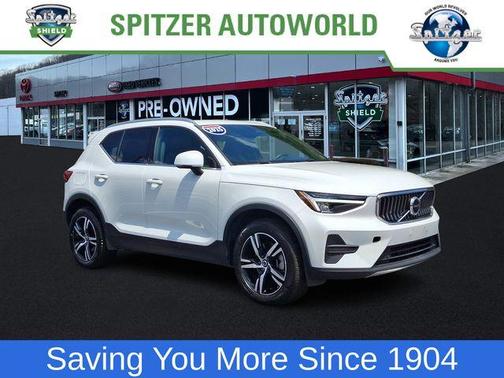 2025 Volvo XC40 B5 Core Bright Theme