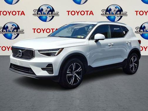 2025 Volvo XC40 B5 Core Bright Theme
