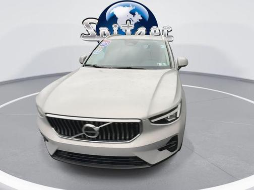 2025 Volvo XC40 B5 Plus Bright Theme