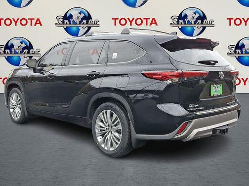 2023 Toyota Highlander Platinum