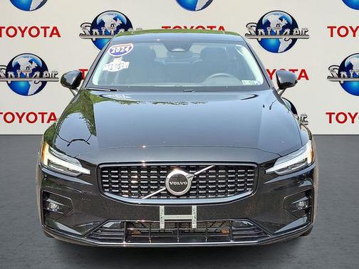 2024 Volvo S60 B5 Core Dark Theme