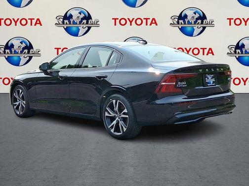 2024 Volvo S60 B5 Core Dark Theme