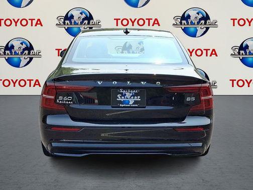2024 Volvo S60 B5 Core Dark Theme