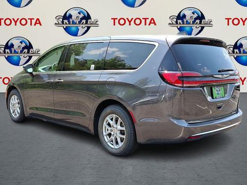 2023 Chrysler Pacifica Touring-L