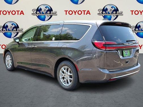 2023 Chrysler Pacifica Touring-L