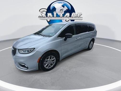 2024 Chrysler Pacifica Touring-L