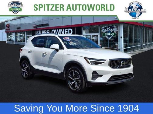 2025 Volvo XC40 B5 Core Bright Theme