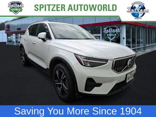 2025 Volvo XC40 B5 Core Bright Theme