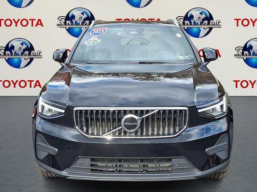 2025 Volvo XC40 B5 Core Bright Theme