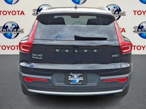 2025 Volvo XC40 B5 Core Bright Theme