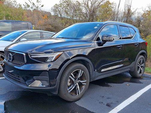 2025 Volvo XC40 B5 Core Bright Theme