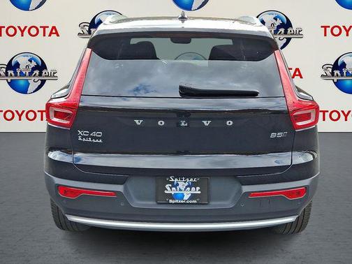 2025 Volvo XC40 B5 Core Bright Theme