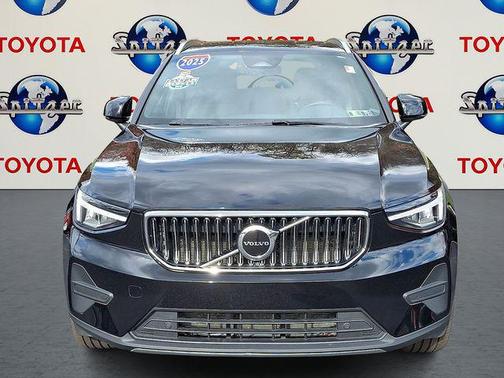 2025 Volvo XC40 B5 Core Bright Theme